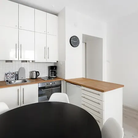 Wehost Fully Equipped Studio In Design District شقة